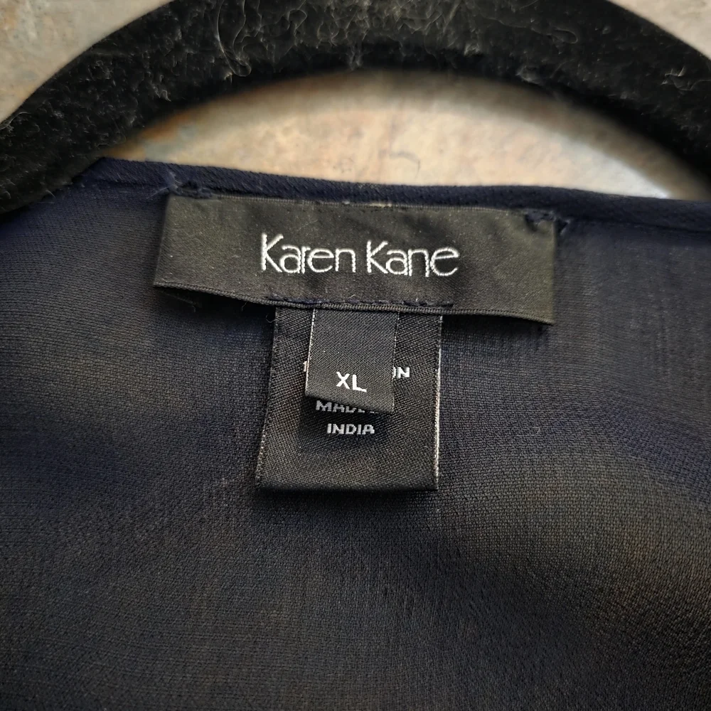 Elegant Black Embroidered Women's Top - Picture 6 of 7